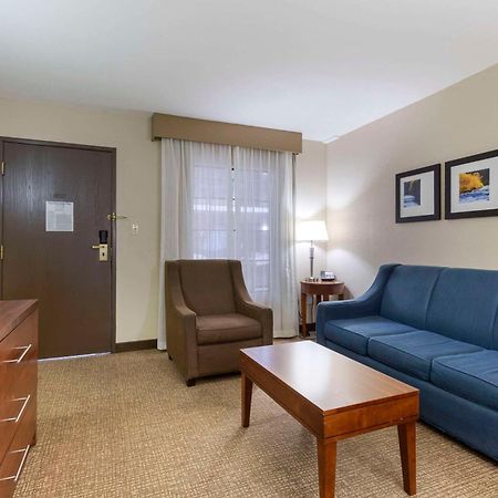 Comfort Suites Near Potomac Mills Вудбридж Екстер'єр фото