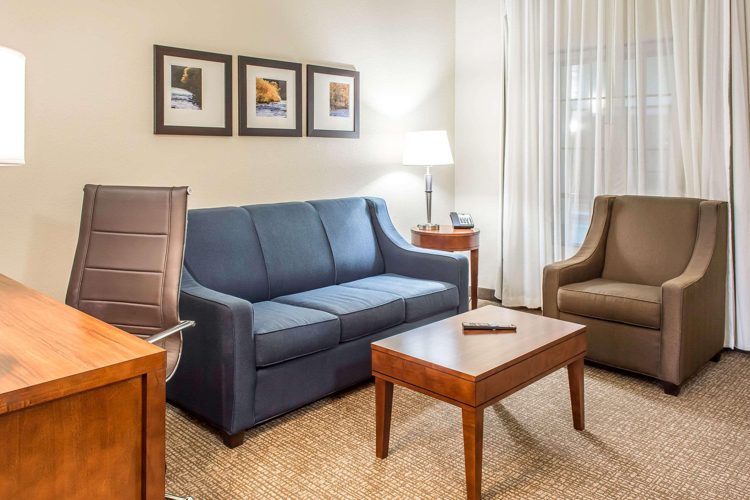 Comfort Suites Near Potomac Mills Вудбридж Екстер'єр фото