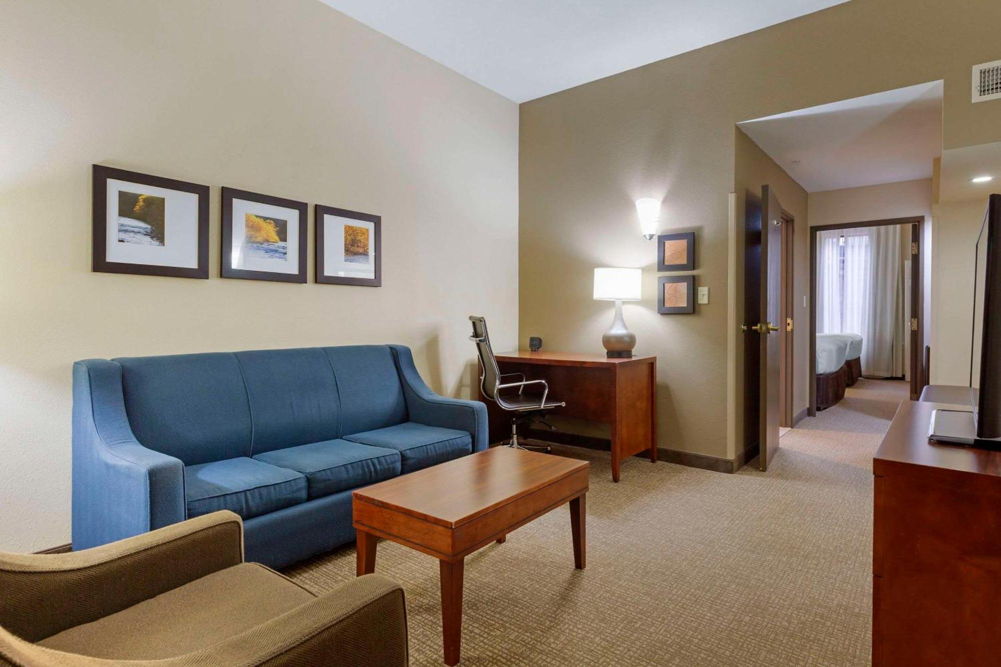 Comfort Suites Near Potomac Mills Вудбридж Екстер'єр фото