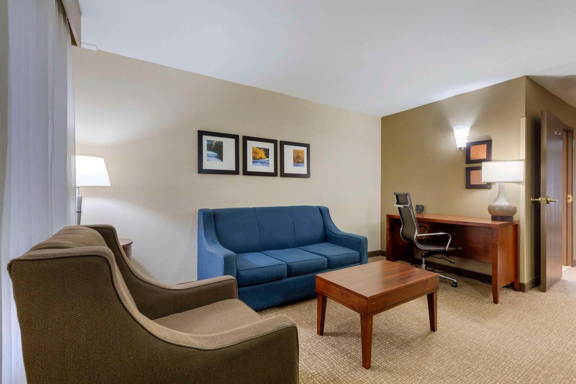 Comfort Suites Near Potomac Mills Вудбридж Екстер'єр фото
