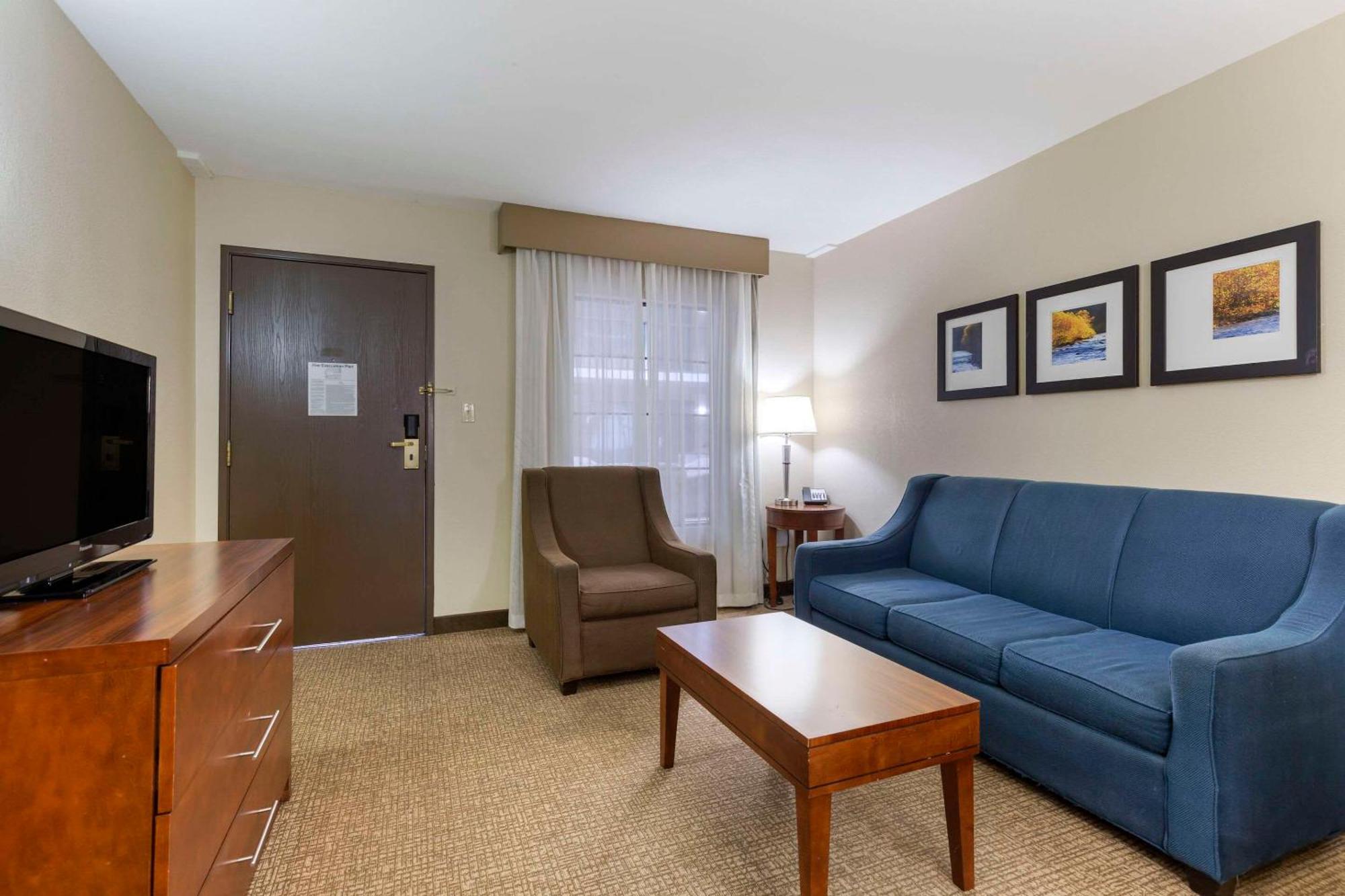Comfort Suites Near Potomac Mills Вудбридж Екстер'єр фото
