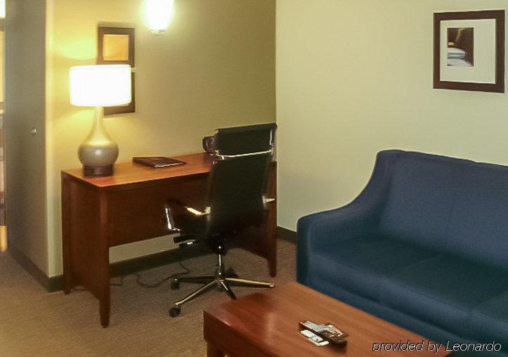 Comfort Suites Near Potomac Mills Вудбридж Екстер'єр фото